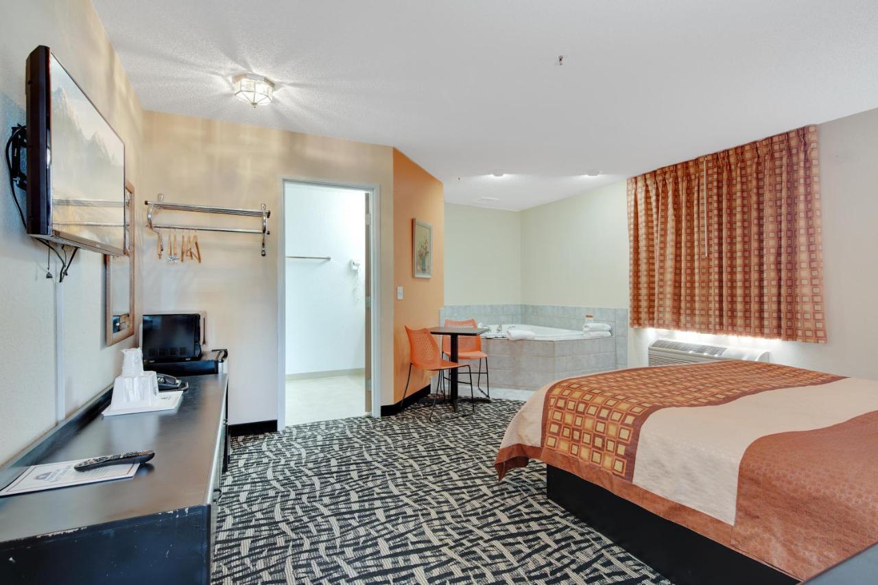 Americas Quality Inn & Suites - 핀레이슨 외부 사진
